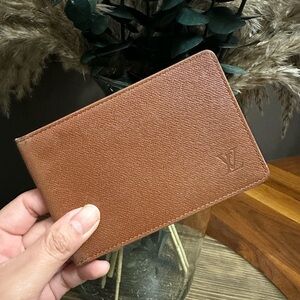 🔥SALE🔥 Authentic Louis Vuitton Camel Taiga Leather ID Card Holder